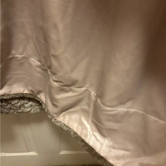 Nicole Miller Textured Tan Blanket EUC!! - Picture 15 of 16